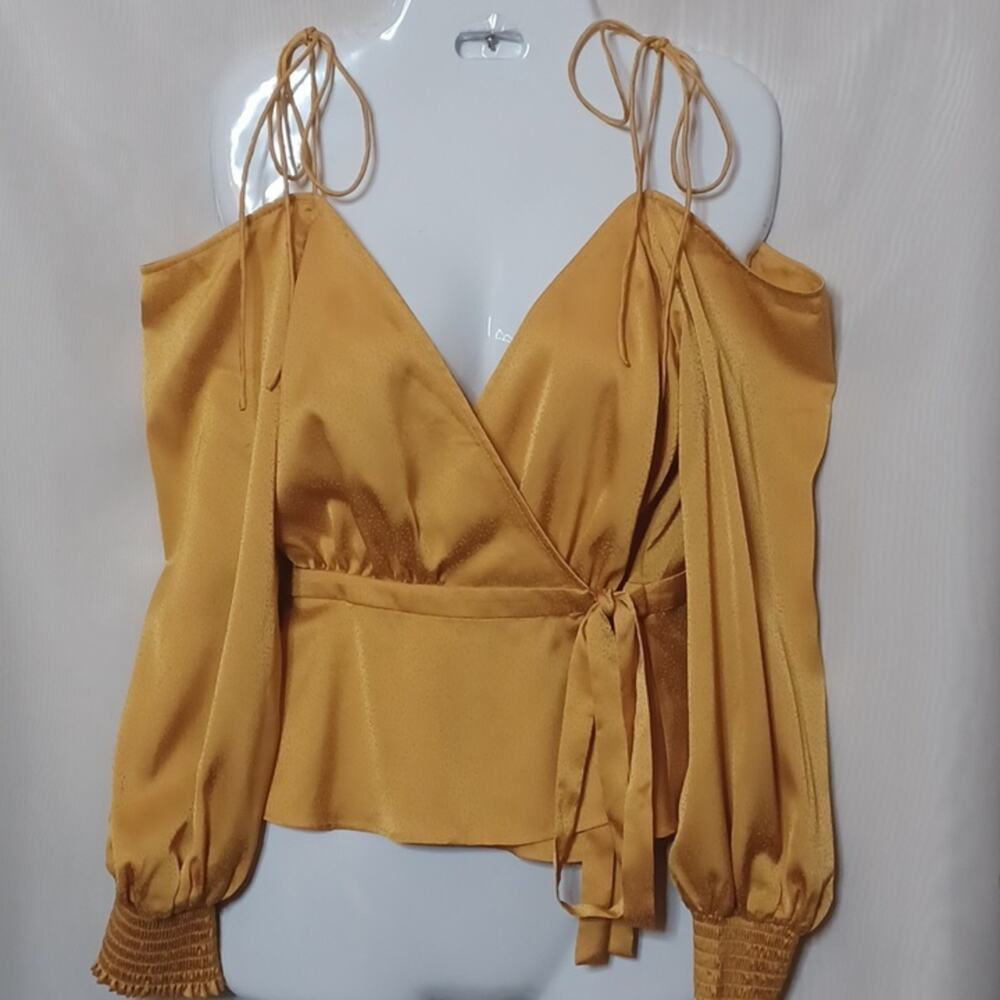 Lovers + Friends Hopless Romantic Top in Yellow. Size M - Picture 6 of 16